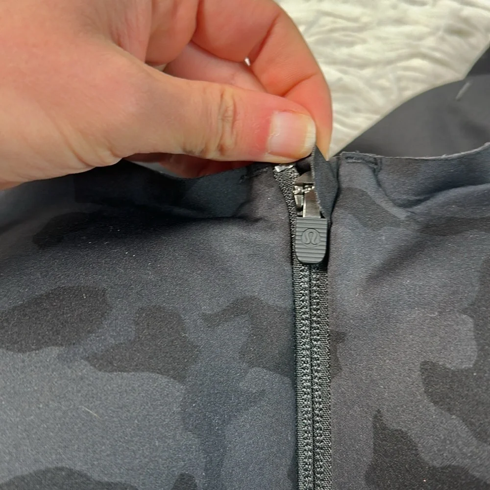Lululemon Enlite Bra *Zip Front Incognito Camo Multi Grey